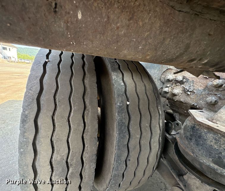 image for item EC4370 2015 Kenworth T800 roll-off container truck