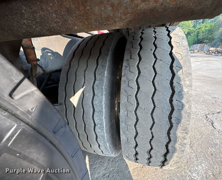 image for item EC4370 2015 Kenworth T800 roll-off container truck