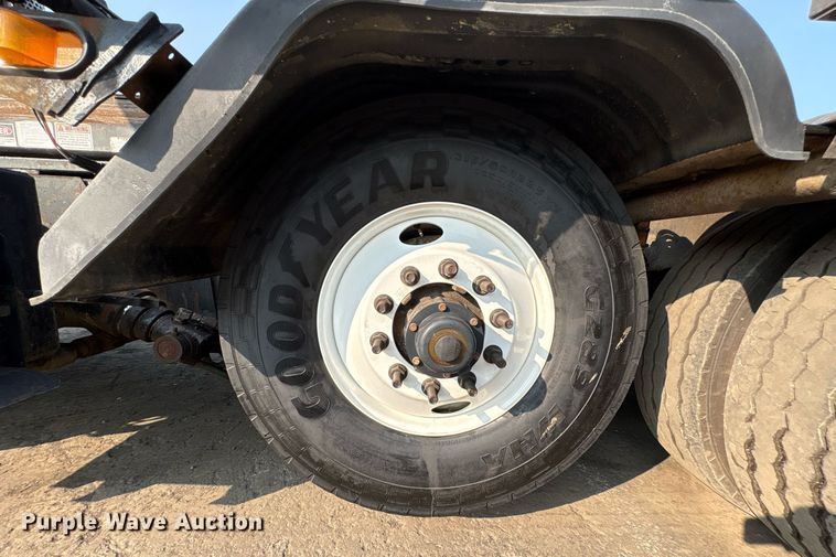 image for item EC4370 2015 Kenworth T800 roll-off container truck