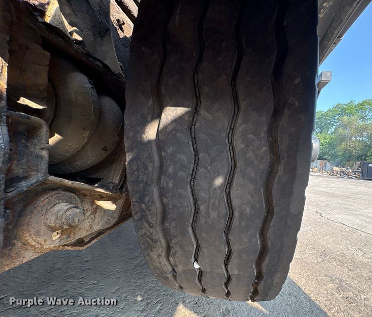 image for item EC4370 2015 Kenworth T800 roll-off container truck