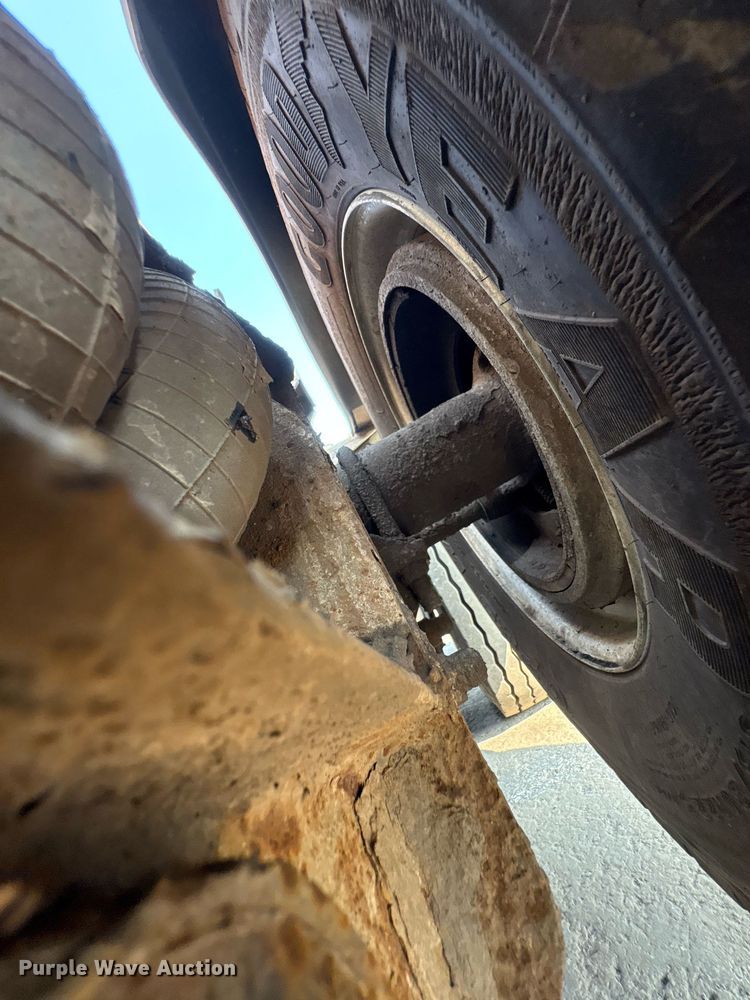 image for item EC4370 2015 Kenworth T800 roll-off container truck