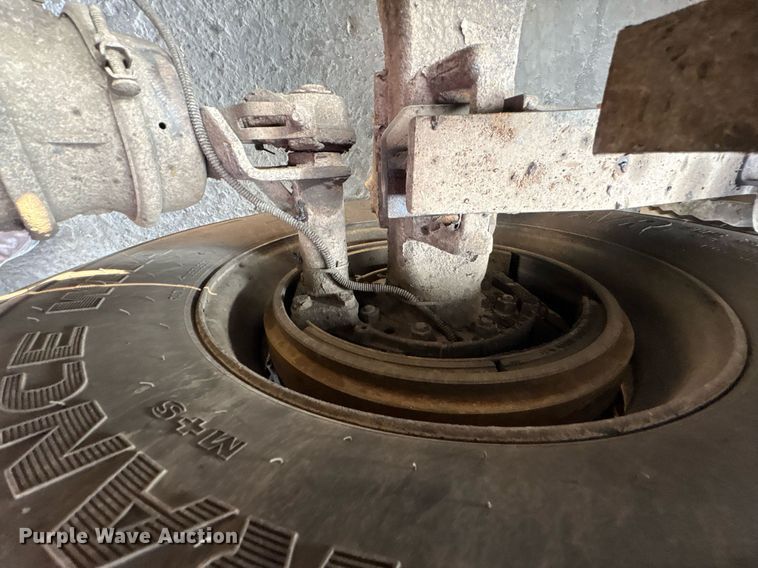 image for item EC4370 2015 Kenworth T800 roll-off container truck