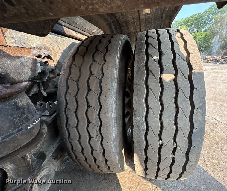 image for item EC4370 2015 Kenworth T800 roll-off container truck