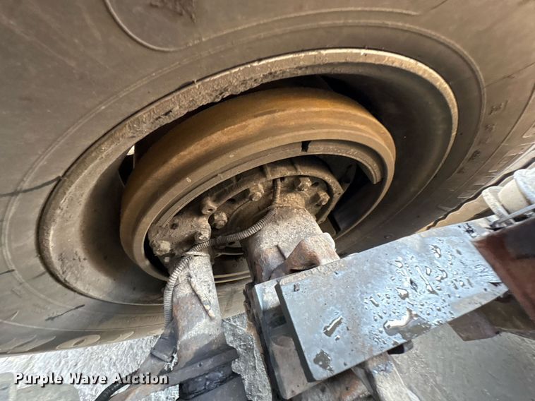 image for item EC4370 2015 Kenworth T800 roll-off container truck