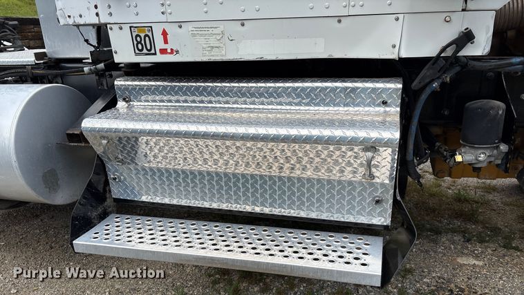 image for item EC4375 2001 Kenworth W900 semi truck