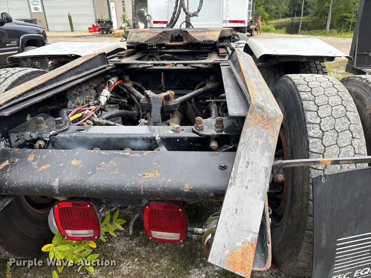 image for item EC4375 2001 Kenworth W900 semi truck