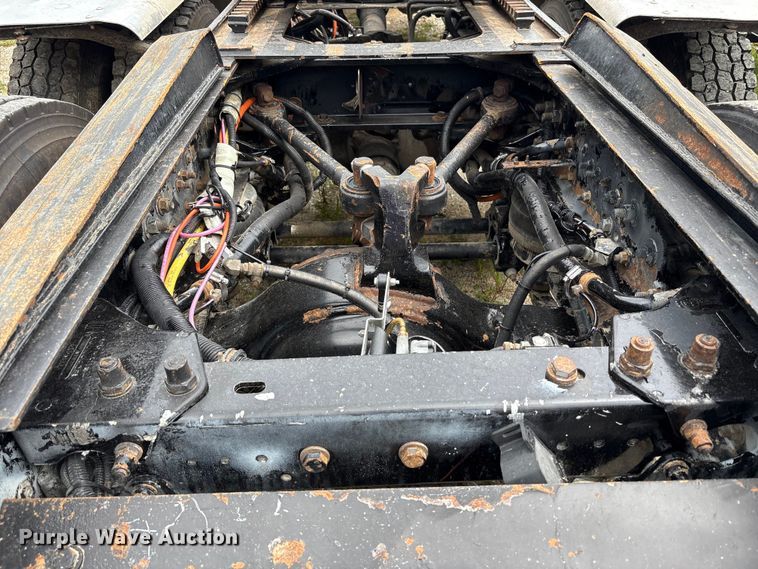 image for item EC4375 2001 Kenworth W900 semi truck