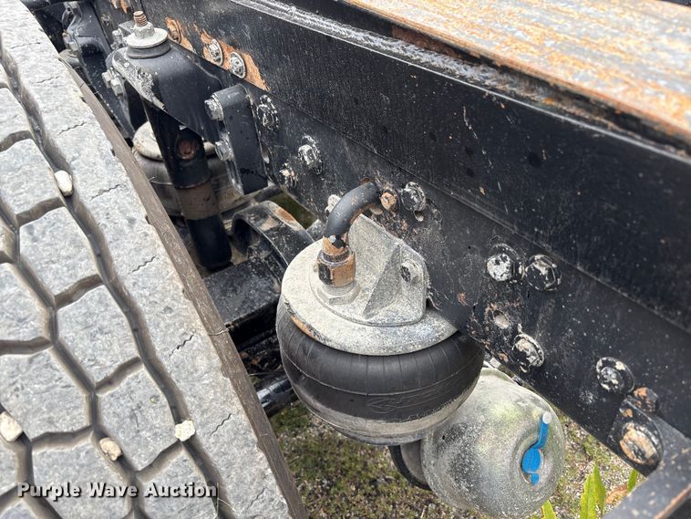 image for item EC4375 2001 Kenworth W900 semi truck