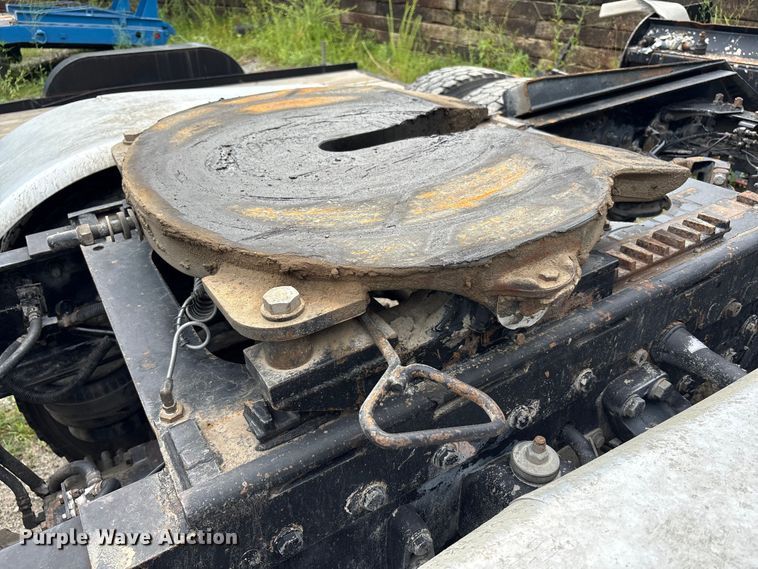 image for item EC4375 2001 Kenworth W900 semi truck