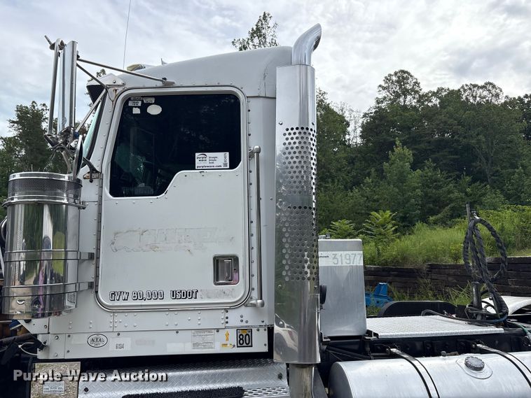 image for item EC4375 2001 Kenworth W900 semi truck