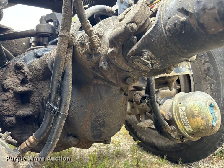 image for item EC4375 2001 Kenworth W900 semi truck