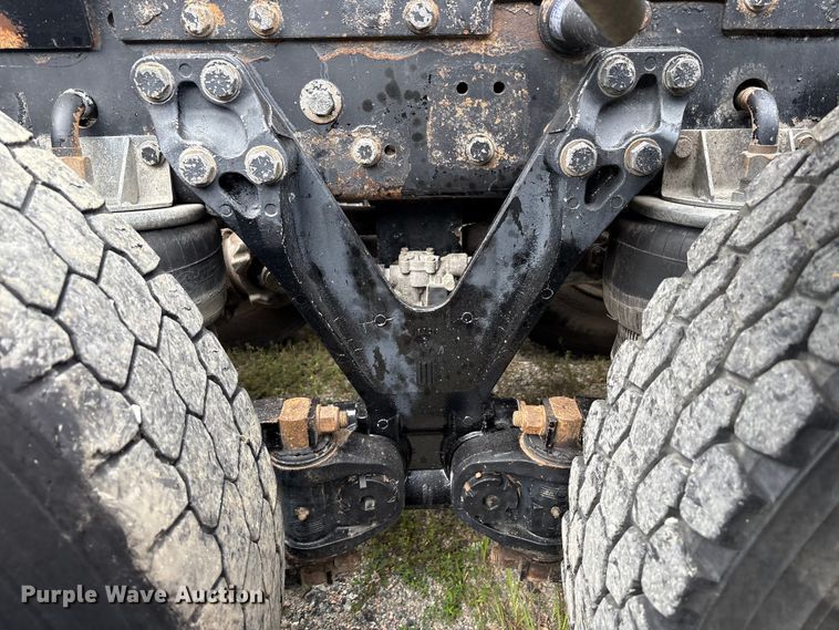 image for item EC4375 2001 Kenworth W900 semi truck