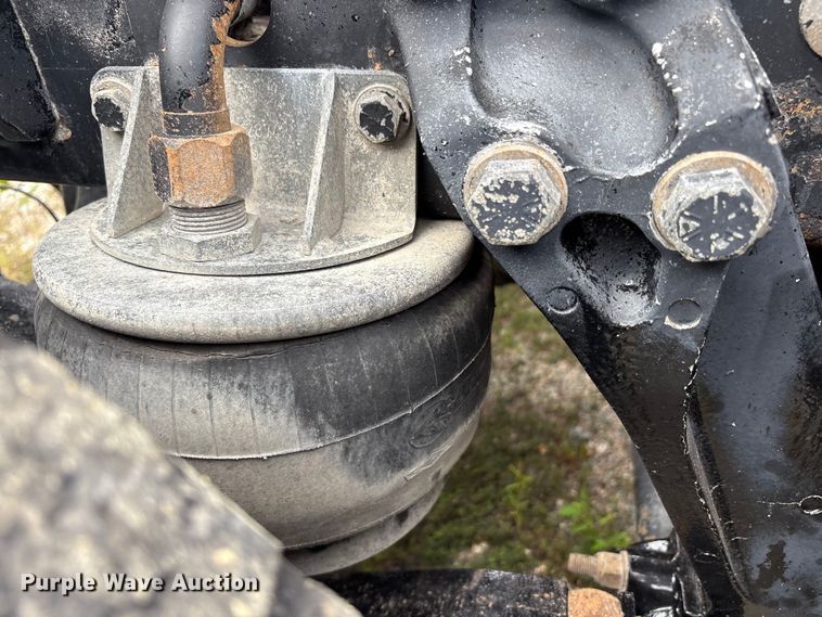 image for item EC4375 2001 Kenworth W900 semi truck