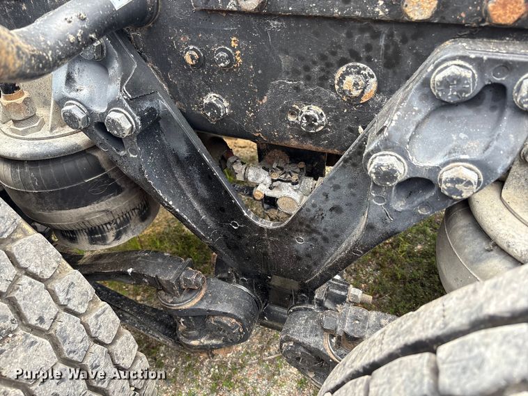 image for item EC4375 2001 Kenworth W900 semi truck