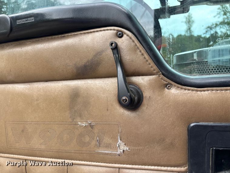 image for item EC4375 2001 Kenworth W900 semi truck