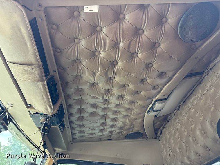 image for item EC4375 2001 Kenworth W900 semi truck