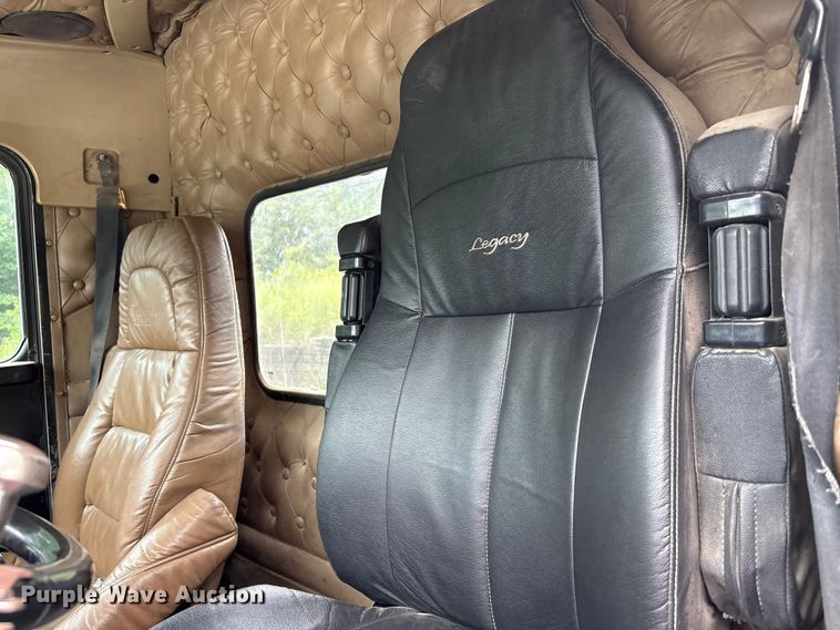 image for item EC4375 2001 Kenworth W900 semi truck