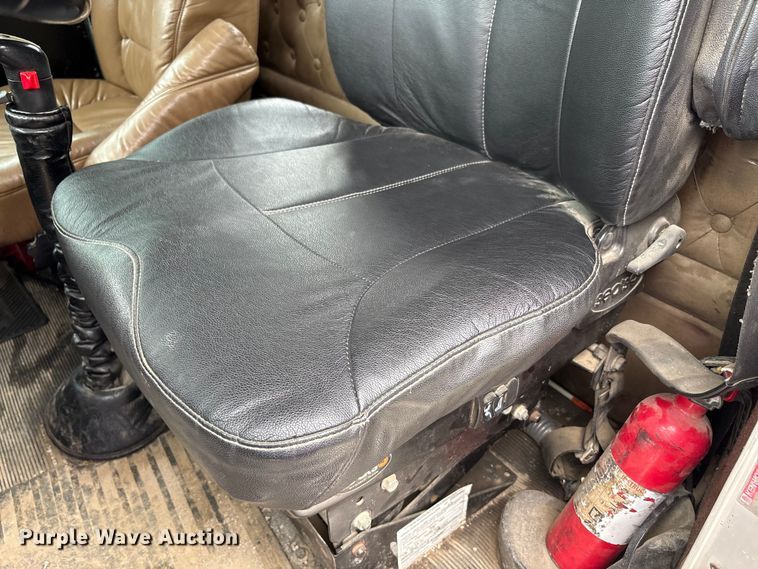 image for item EC4375 2001 Kenworth W900 semi truck