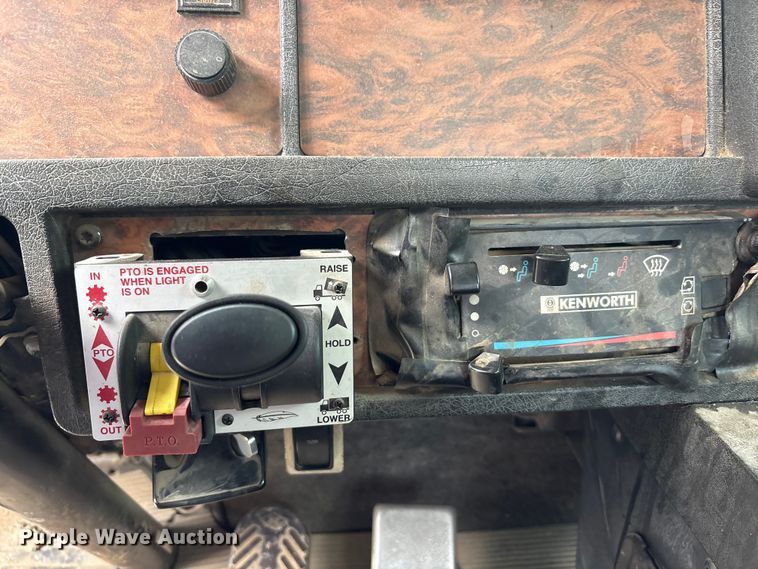 image for item EC4375 2001 Kenworth W900 semi truck