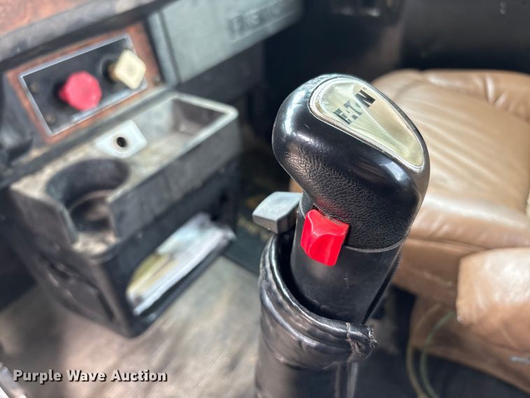 image for item EC4375 2001 Kenworth W900 semi truck