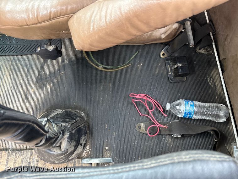 image for item EC4375 2001 Kenworth W900 semi truck