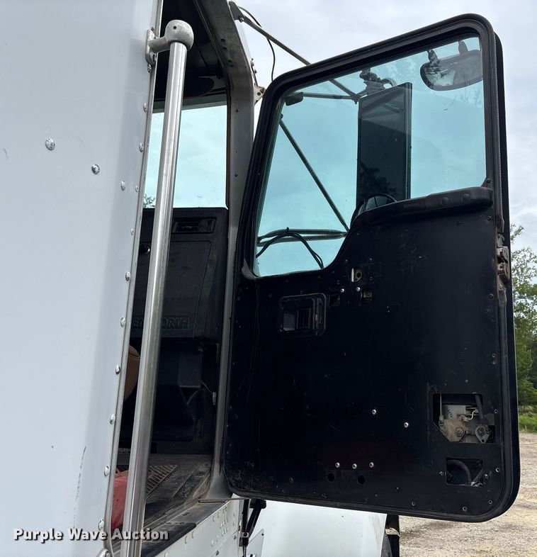 image for item EC4375 2001 Kenworth W900 semi truck