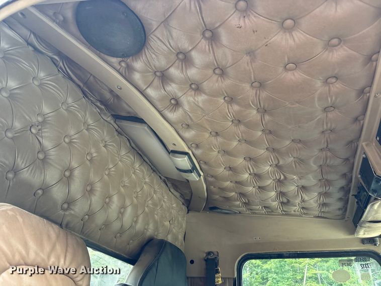 image for item EC4375 2001 Kenworth W900 semi truck