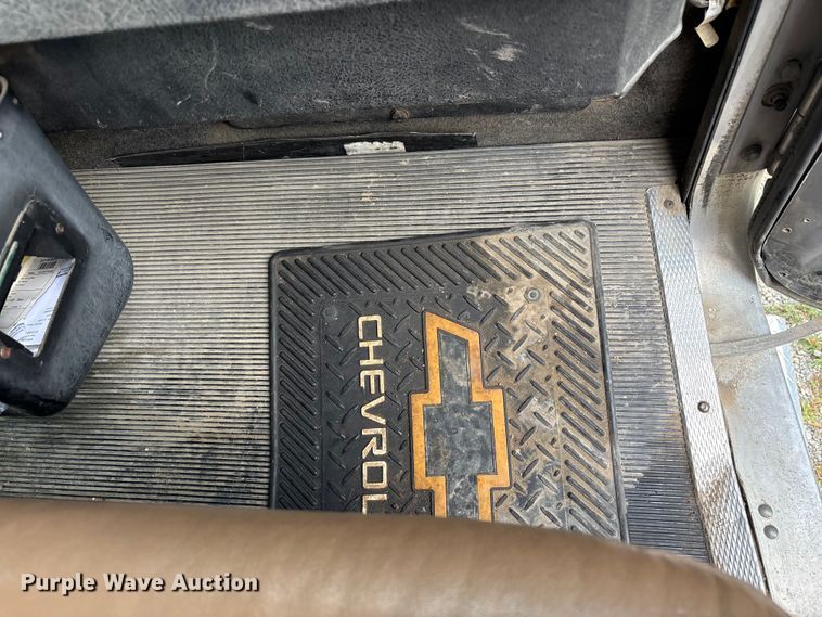 image for item EC4375 2001 Kenworth W900 semi truck