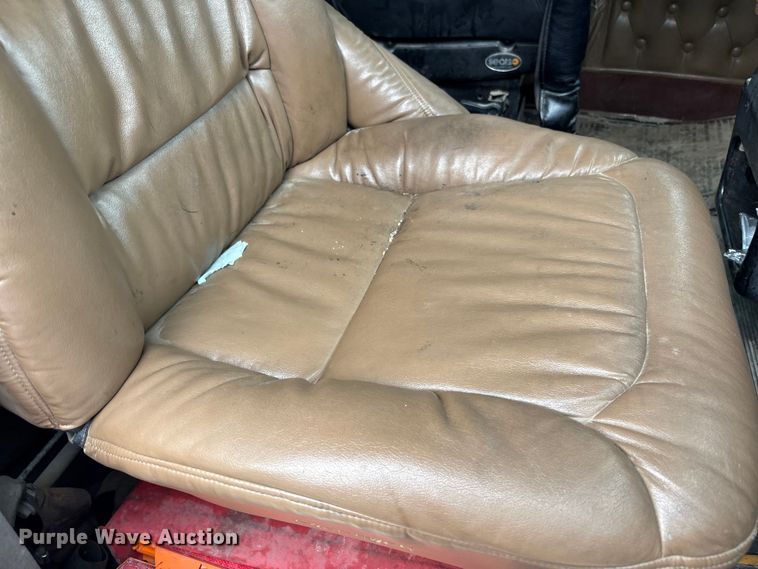 image for item EC4375 2001 Kenworth W900 semi truck