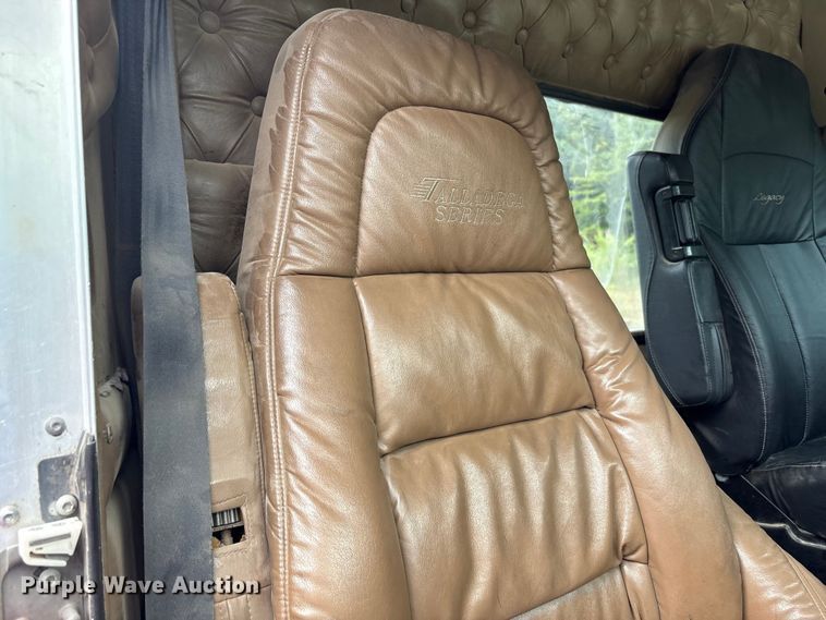 image for item EC4375 2001 Kenworth W900 semi truck