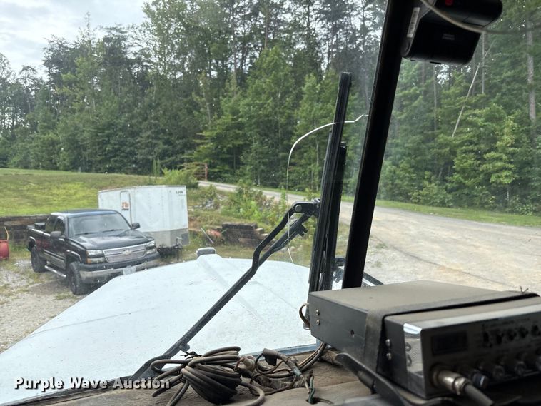 image for item EC4375 2001 Kenworth W900 semi truck