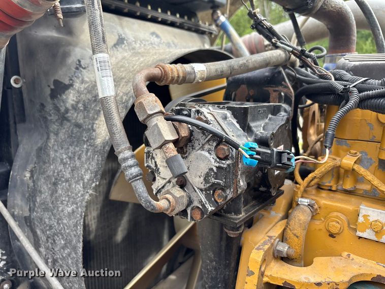 image for item EC4375 2001 Kenworth W900 semi truck