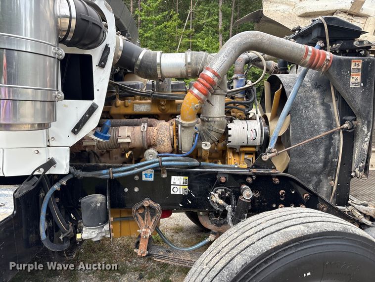 image for item EC4375 2001 Kenworth W900 semi truck