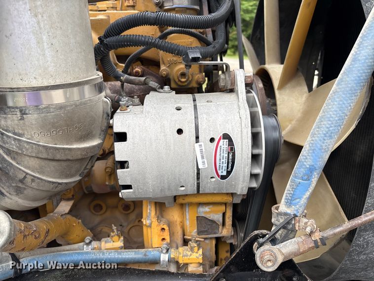 image for item EC4375 2001 Kenworth W900 semi truck