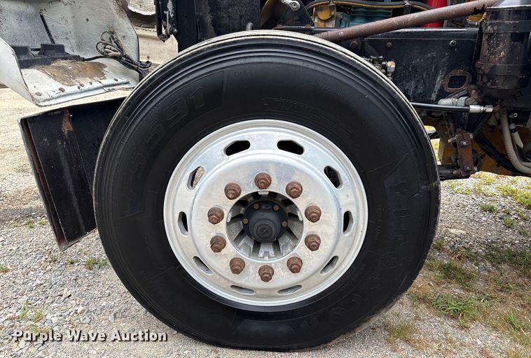 image for item EC4375 2001 Kenworth W900 semi truck