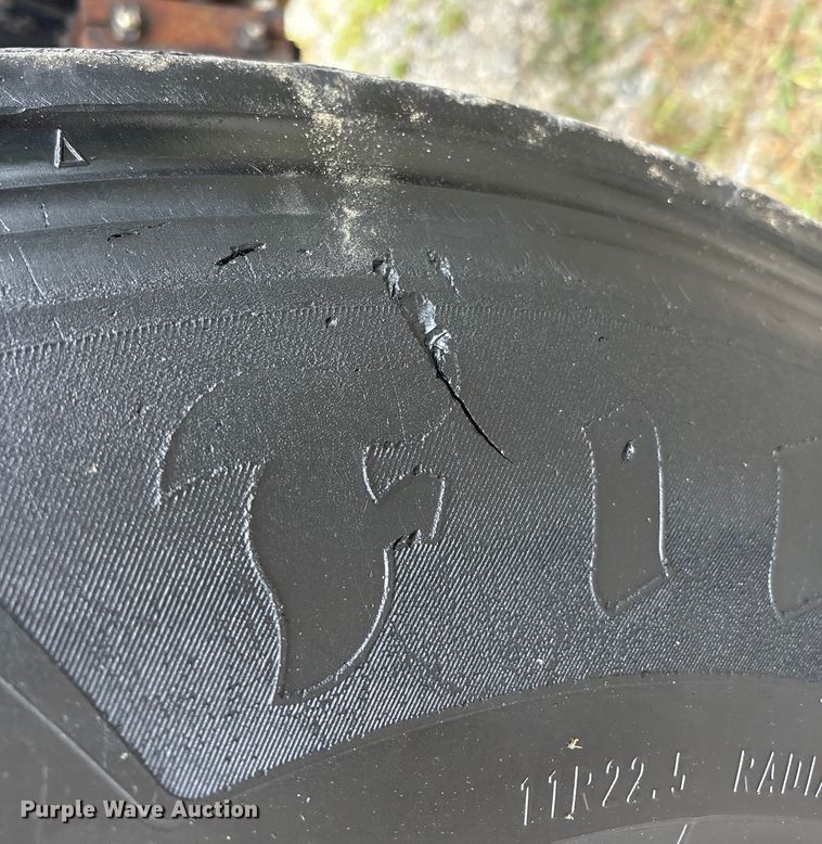 image for item EC4375 2001 Kenworth W900 semi truck