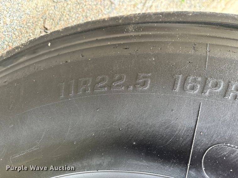 image for item EC4375 2001 Kenworth W900 semi truck