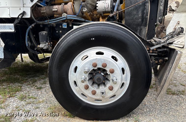 image for item EC4375 2001 Kenworth W900 semi truck