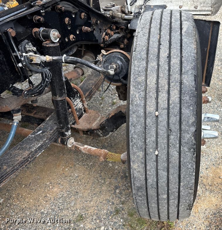 image for item EC4375 2001 Kenworth W900 semi truck