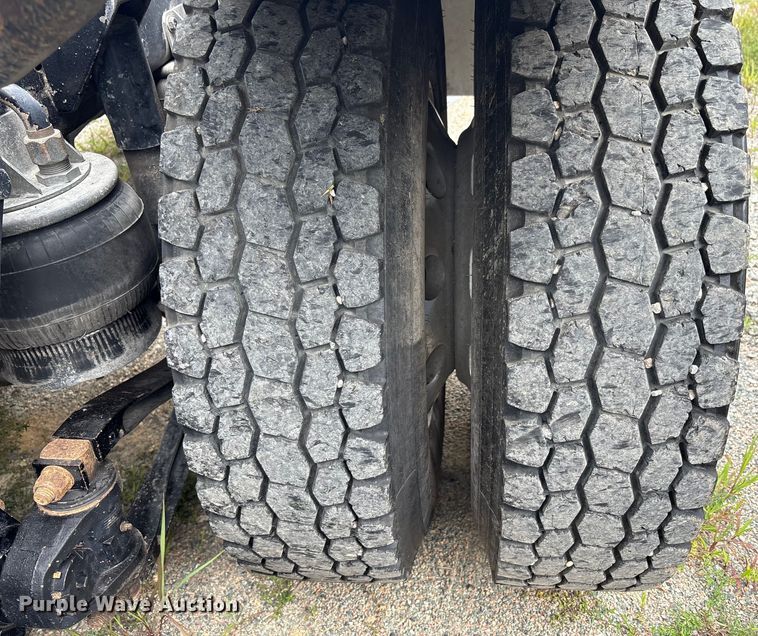 image for item EC4375 2001 Kenworth W900 semi truck