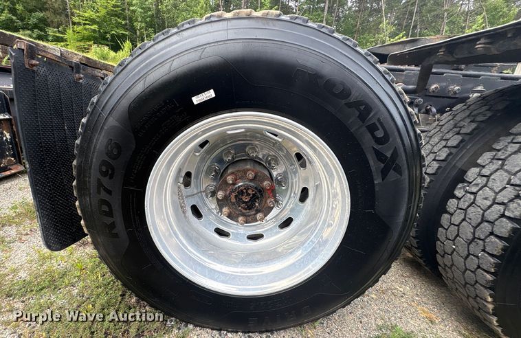 image for item EC4375 2001 Kenworth W900 semi truck