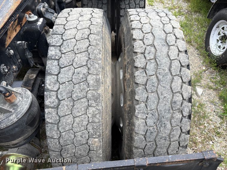 image for item EC4375 2001 Kenworth W900 semi truck