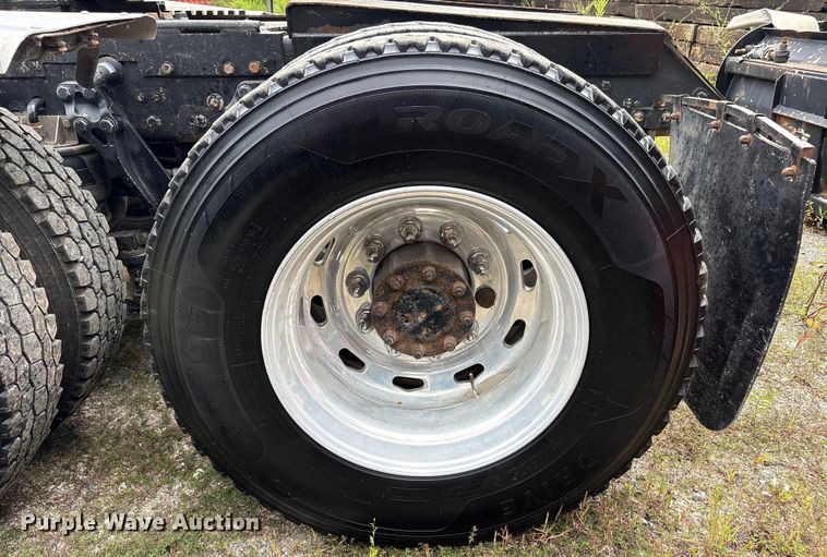 image for item EC4375 2001 Kenworth W900 semi truck