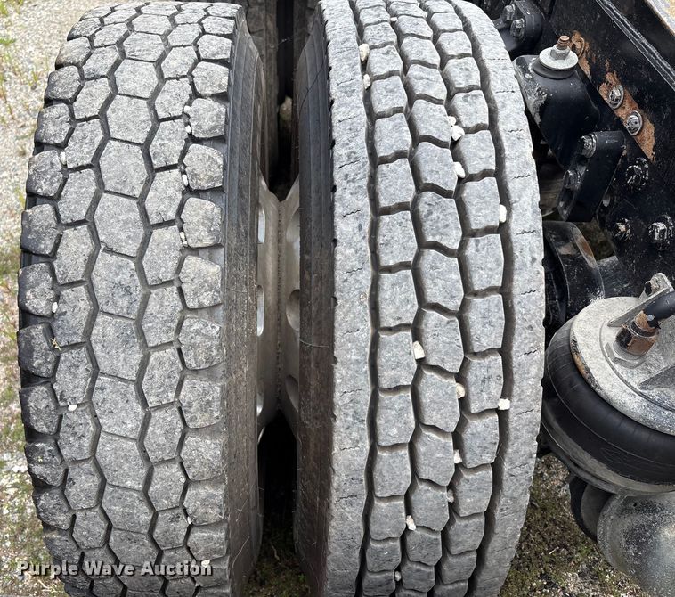 image for item EC4375 2001 Kenworth W900 semi truck