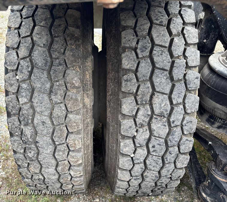 image for item EC4375 2001 Kenworth W900 semi truck