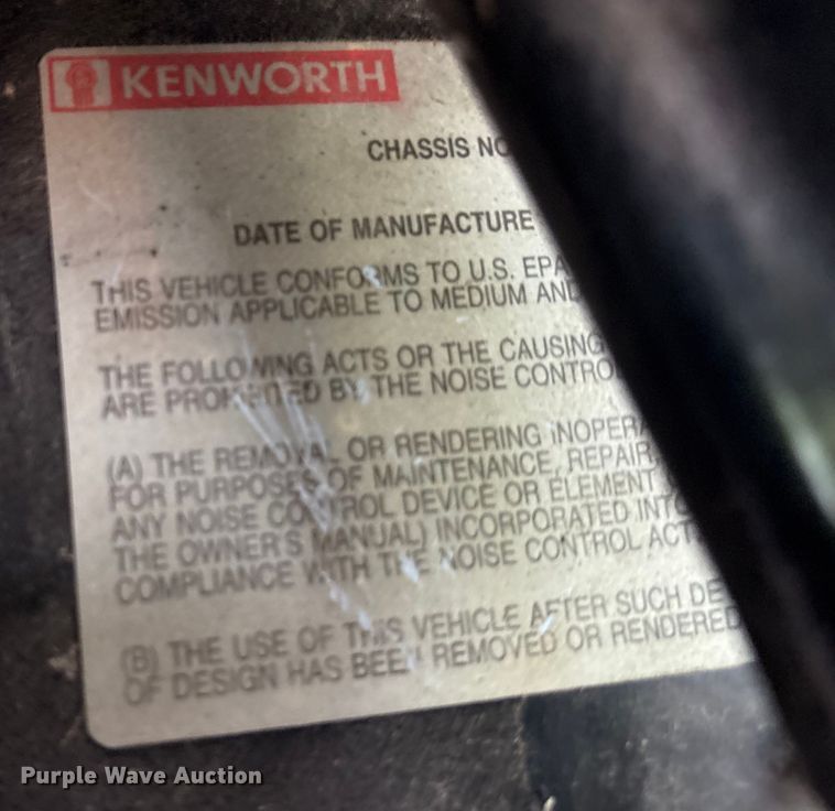 image for item EC4375 2001 Kenworth W900 semi truck