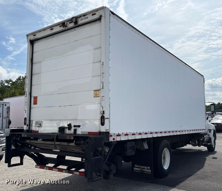 image for item EC4389 2017 Hino 268 box truck