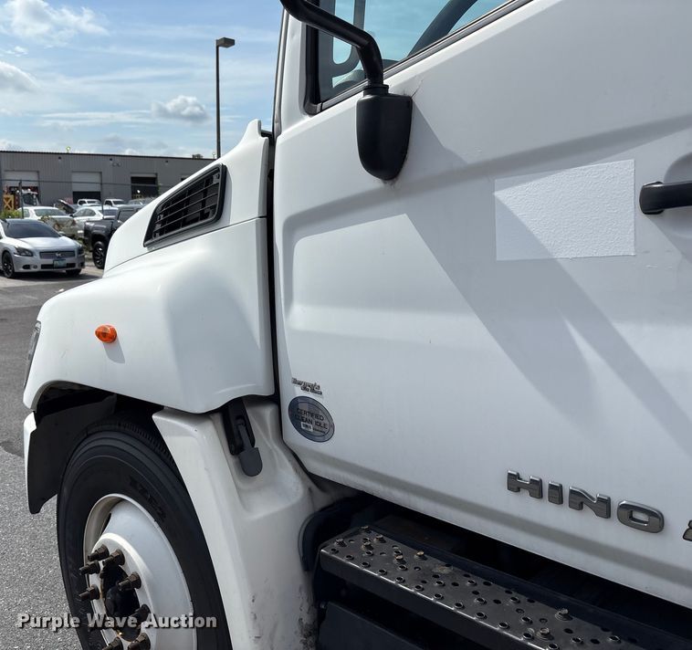 image for item EC4389 2017 Hino 268 box truck