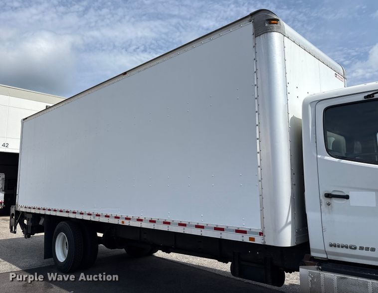 image for item EC4389 2017 Hino 268 box truck