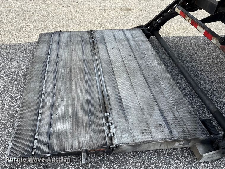 image for item EC4389 2017 Hino 268 box truck